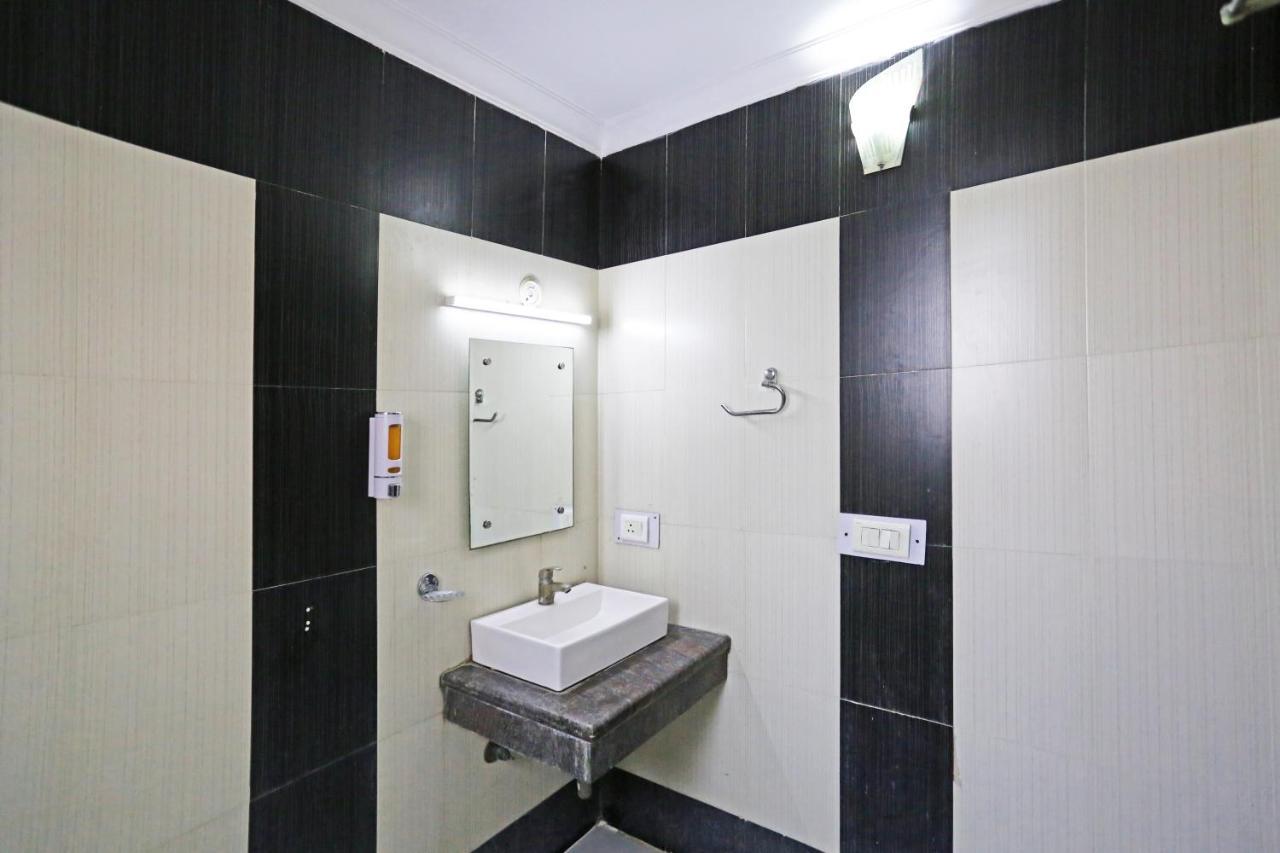 Hotel Ambrosia - A Boutique Hotel New Delhi Exteriör bild