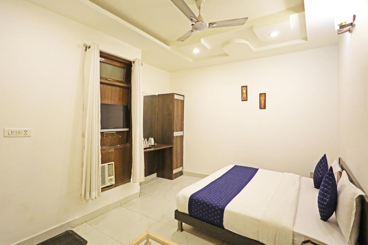 Hotel Ambrosia - A Boutique Hotel New Delhi Exteriör bild