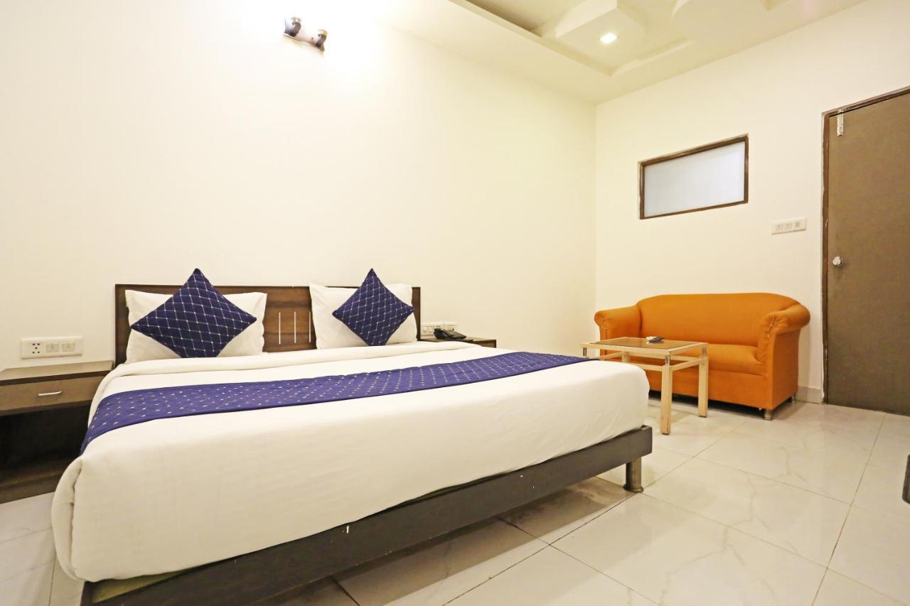 Hotel Ambrosia - A Boutique Hotel New Delhi Exteriör bild