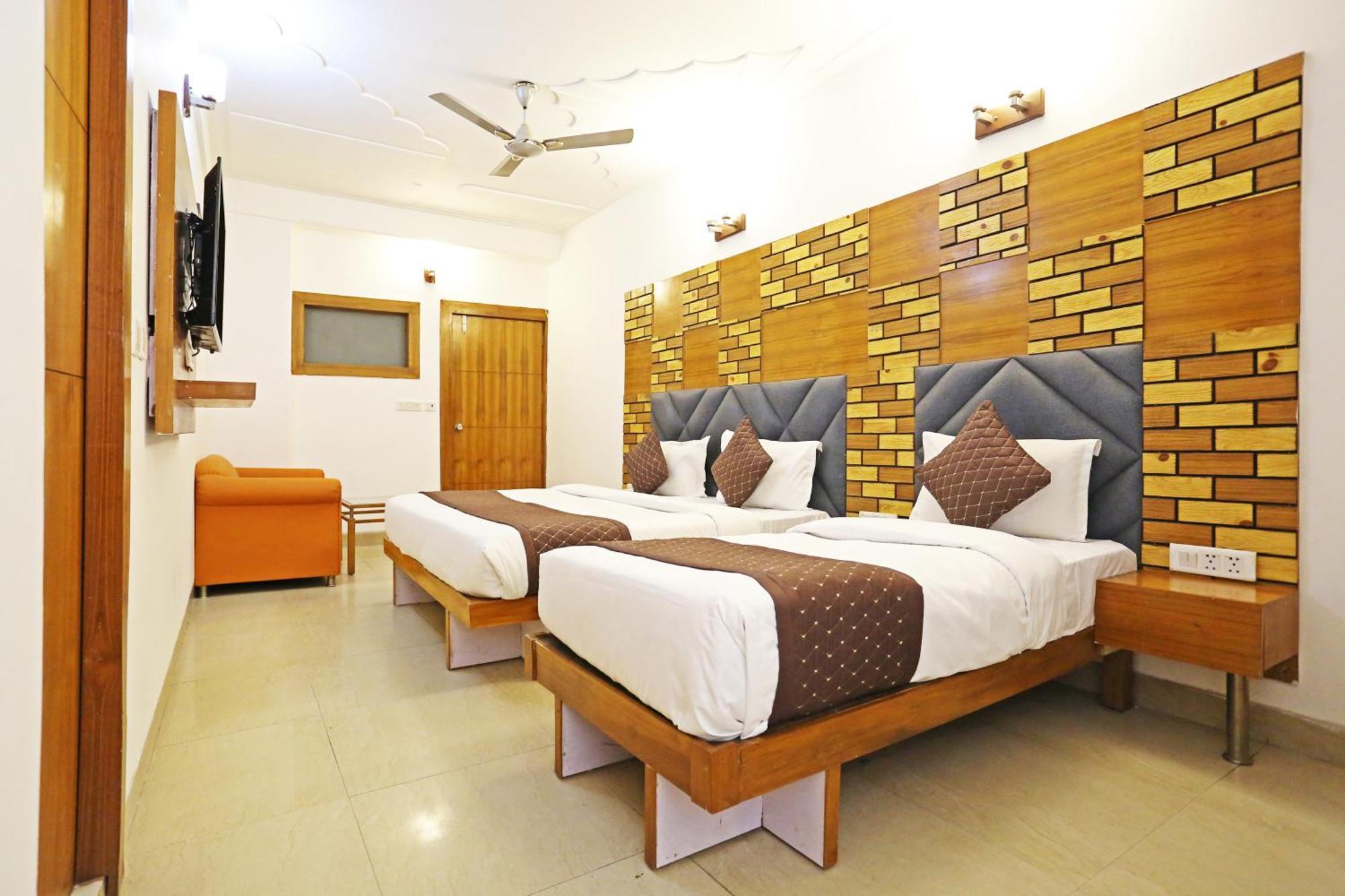 Hotel Ambrosia - A Boutique Hotel New Delhi Exteriör bild