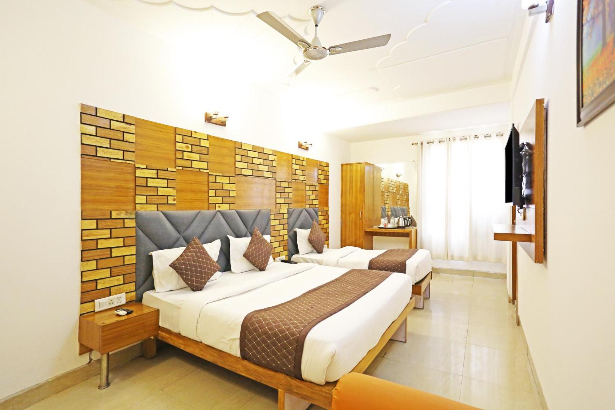 Hotel Ambrosia - A Boutique Hotel New Delhi Exteriör bild