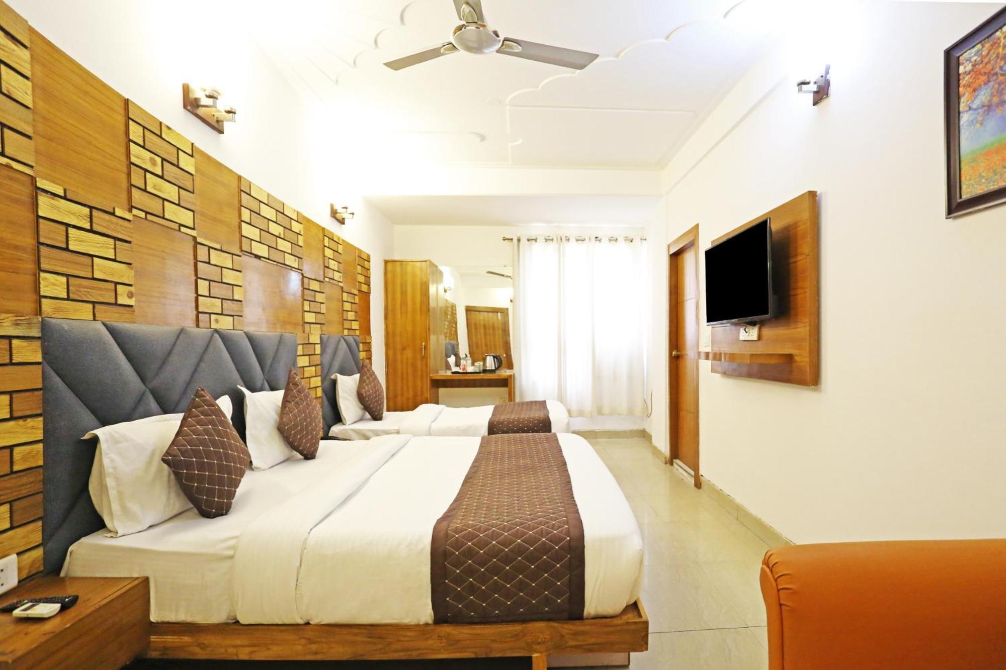 Hotel Ambrosia - A Boutique Hotel New Delhi Exteriör bild