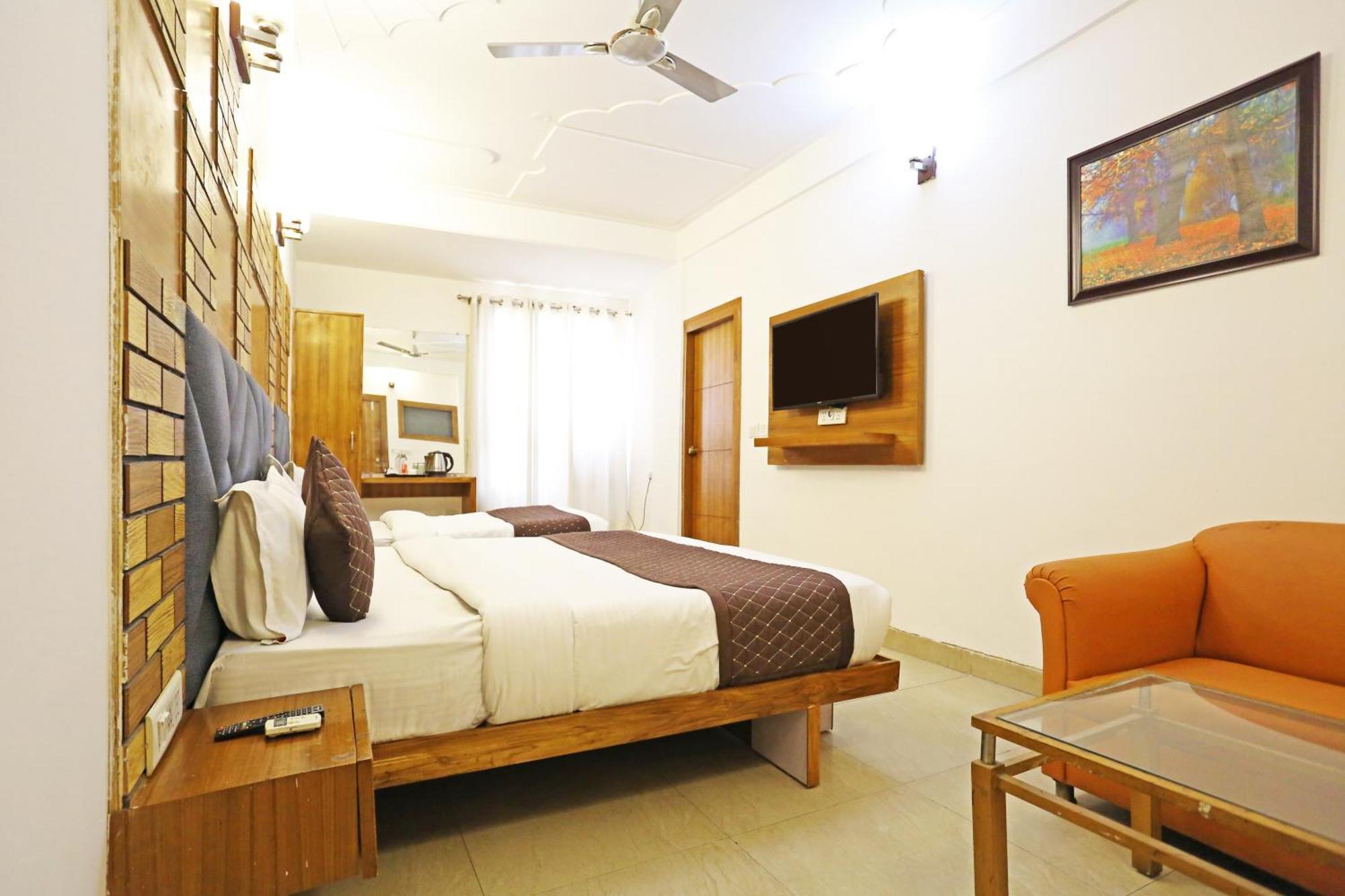 Hotel Ambrosia - A Boutique Hotel New Delhi Exteriör bild