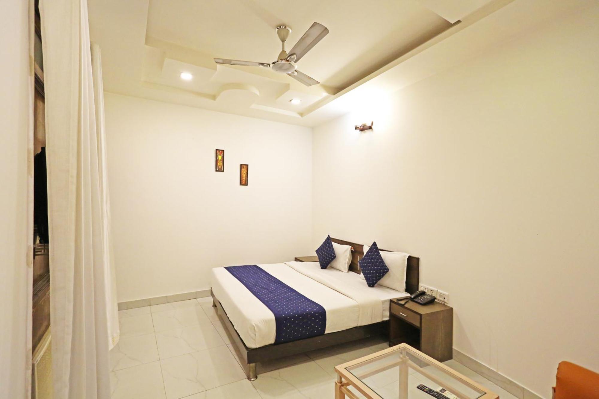 Hotel Ambrosia - A Boutique Hotel New Delhi Exteriör bild