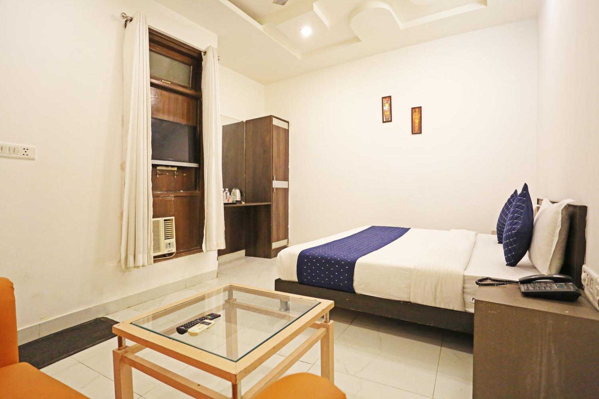 Hotel Ambrosia - A Boutique Hotel New Delhi Exteriör bild