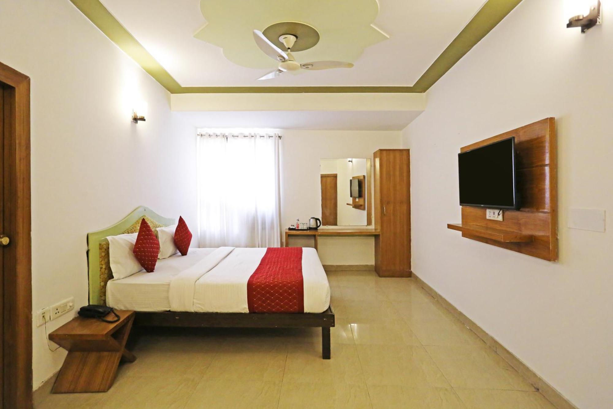 Hotel Ambrosia - A Boutique Hotel New Delhi Exteriör bild