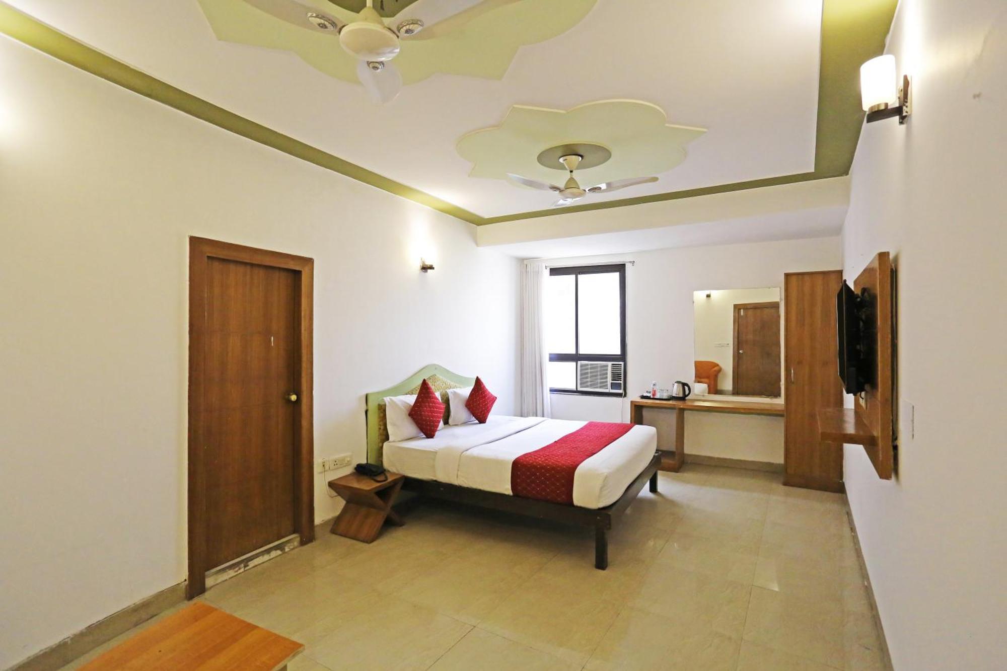Hotel Ambrosia - A Boutique Hotel New Delhi Exteriör bild