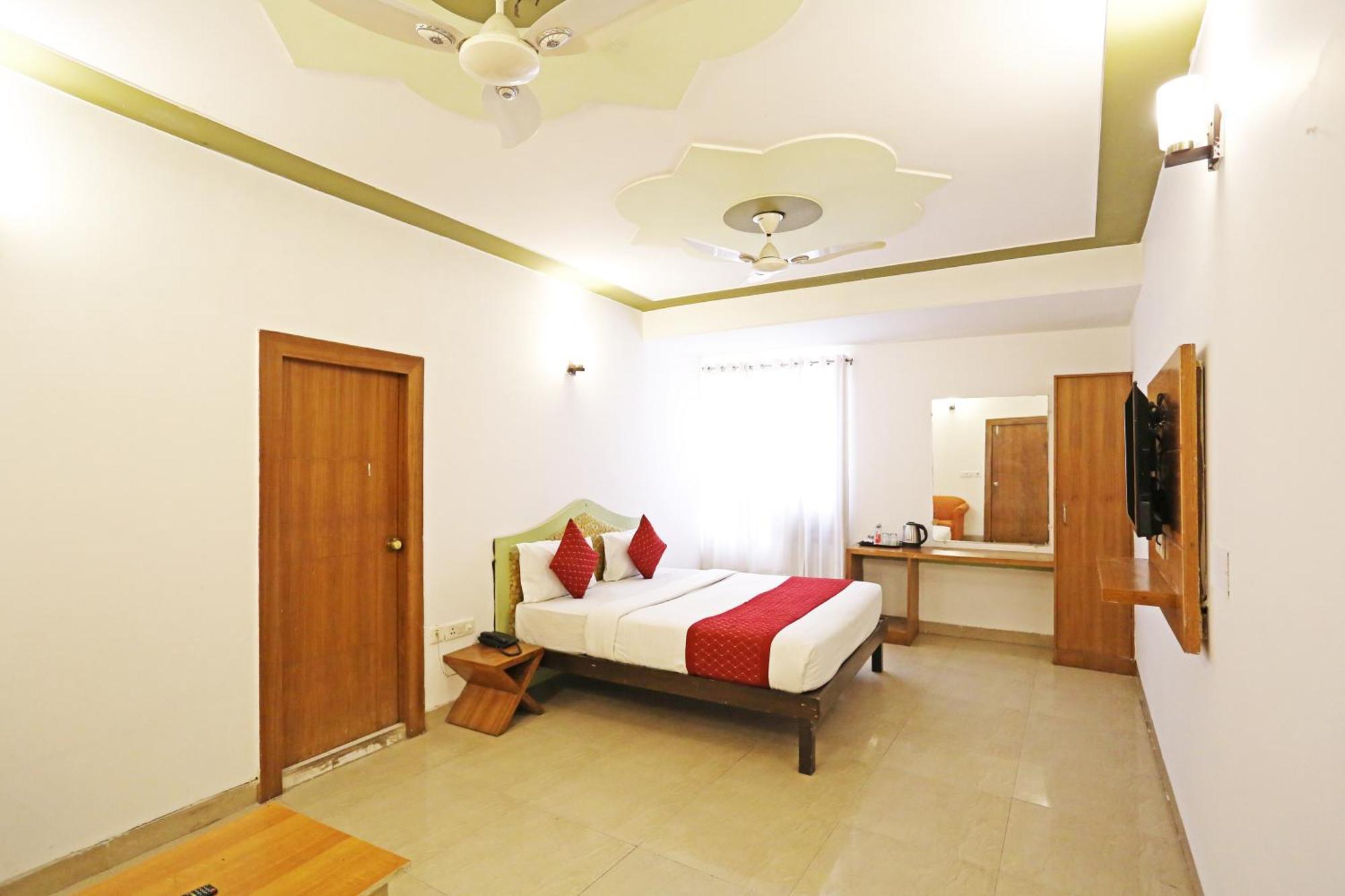 Hotel Ambrosia - A Boutique Hotel New Delhi Exteriör bild