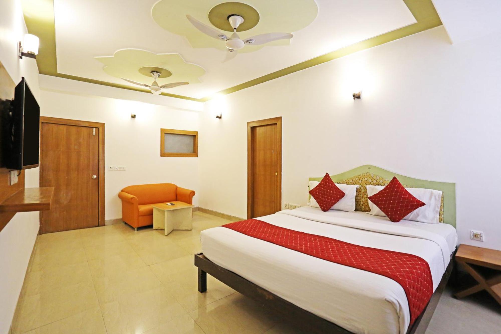 Hotel Ambrosia - A Boutique Hotel New Delhi Exteriör bild